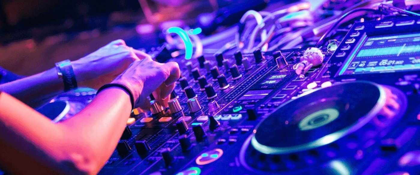 ¿Cómo estudiar para ser DJ? Hazlo oficial y estúdialo en FP ¿Cómo estudiar para ser DJ? Hazlo oficial y estúdialo en FP